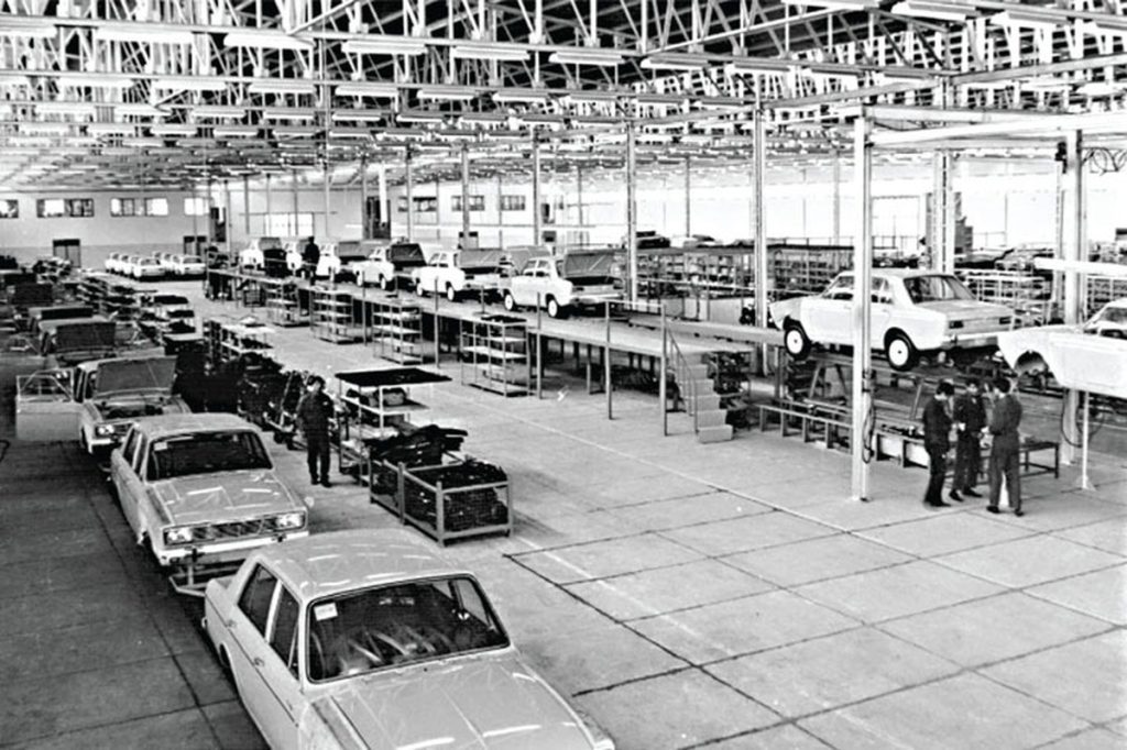 کارخانه ای از صنعت خودروسازی ایران در دهه 30